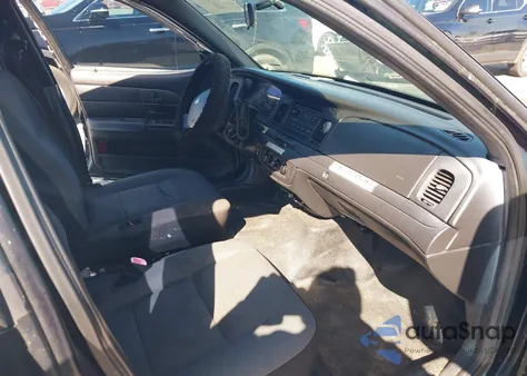 2010 Ford Crown Victoria Police/Police Interceptor z USA, uszkodzony, nr VIN 2FABP7BV0AX118497